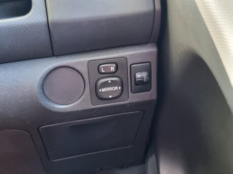 Toyota Yaris TR VVT-I 48