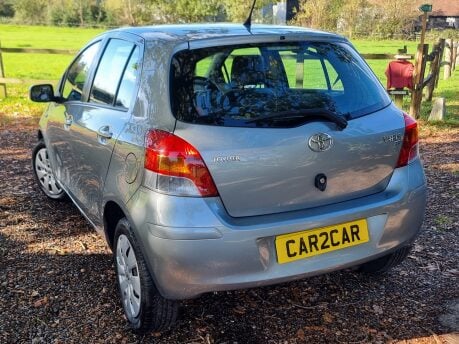 Toyota Yaris TR VVT-I 7