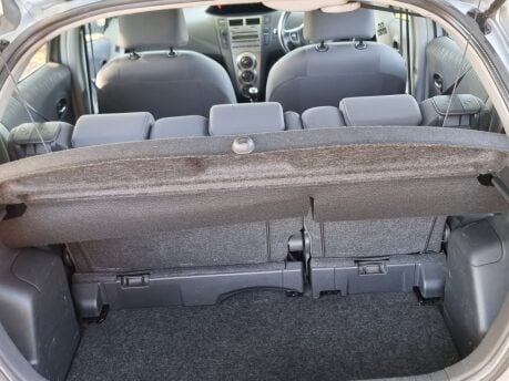 Toyota Yaris TR VVT-I 28
