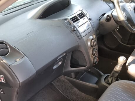 Toyota Yaris TR VVT-I 33