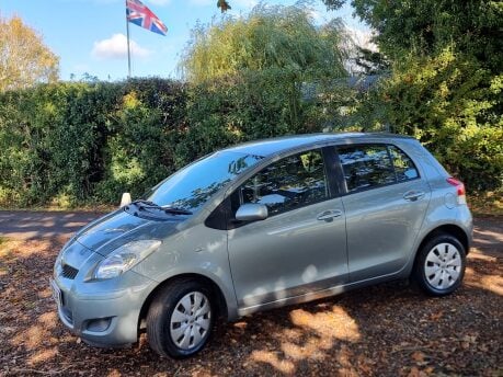 Toyota Yaris TR VVT-I 13