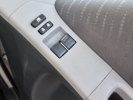Toyota Yaris TR VVT-I 23