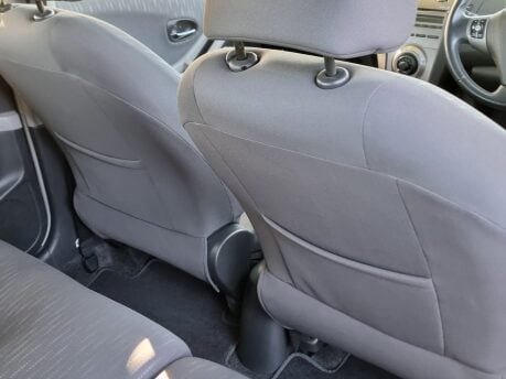Toyota Yaris TR VVT-I 27