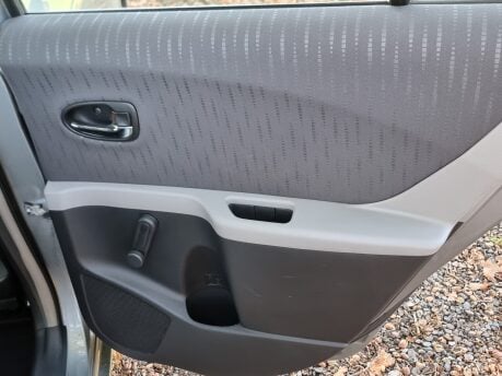 Toyota Yaris TR VVT-I 24