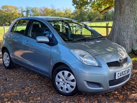 Toyota Yaris TR VVT-I 2