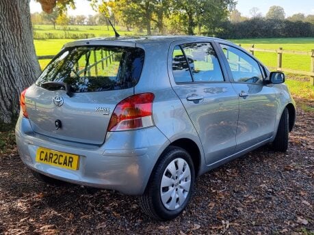 Toyota Yaris TR VVT-I 5