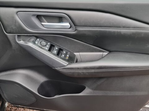 Nissan Qashqai DIG-T ACENTA PREMIUM MHEV 31