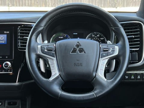 Mitsubishi Outlander PHEV EXCEED SAFETY 20