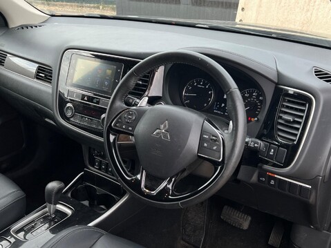 Mitsubishi Outlander 4 4