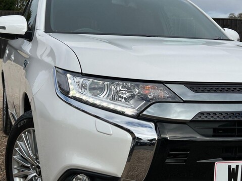 Mitsubishi Outlander PHEV DYNAMIC 14