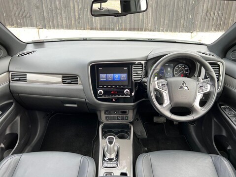 Mitsubishi Outlander PHEV DYNAMIC 4