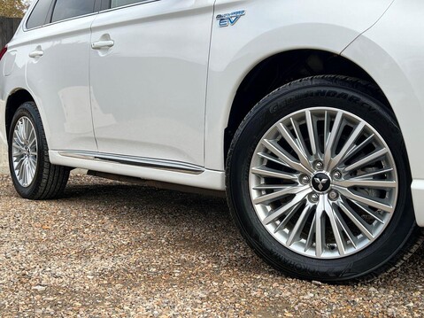 Mitsubishi Outlander PHEV DYNAMIC 10