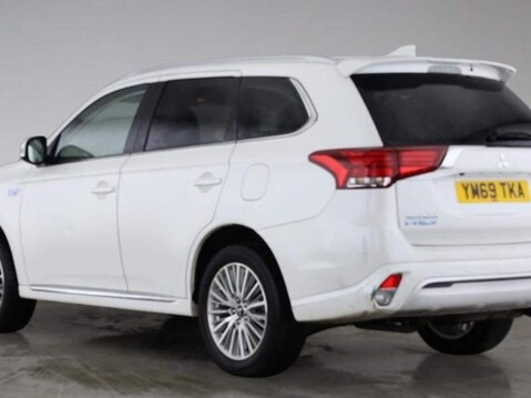 Mitsubishi Outlander PHEV DESIGN 2