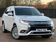 Mitsubishi Outlander PHEV DESIGN 1