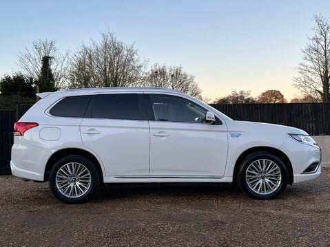 Mitsubishi Outlander PHEV DESIGN 5