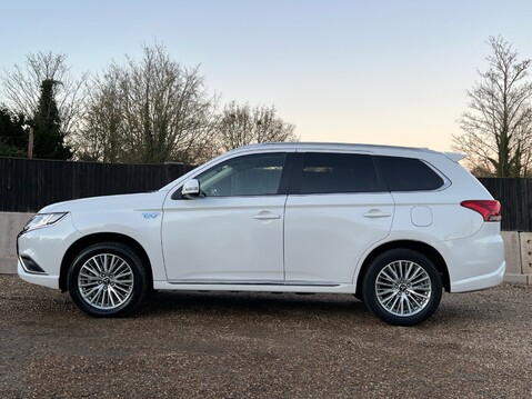 Mitsubishi Outlander PHEV DESIGN 6