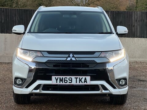 Mitsubishi Outlander PHEV DESIGN 7