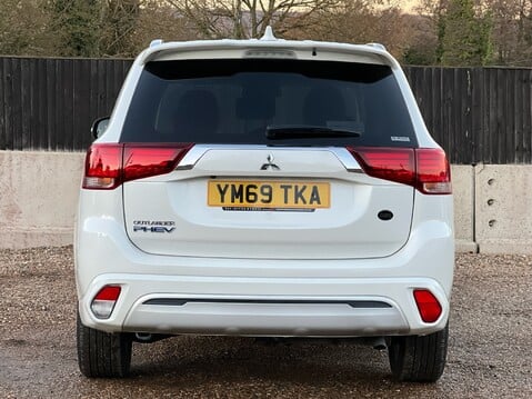 Mitsubishi Outlander PHEV DESIGN 8