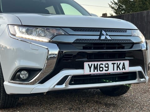 Mitsubishi Outlander PHEV DESIGN 16