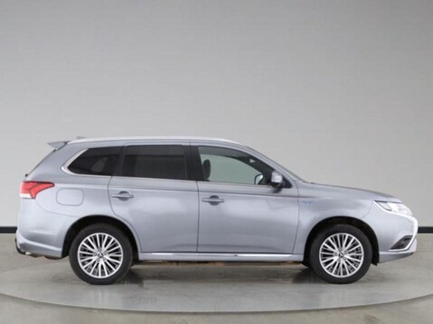 Mitsubishi Outlander PHEV DYNAMIC SAFETY 4