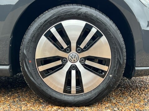 Volkswagen Golf E-GOLF 4