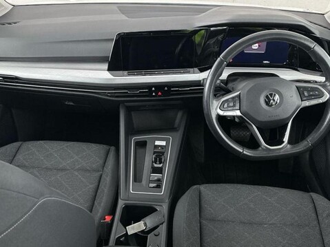 Volkswagen Golf LIFE ETSI DSG 3