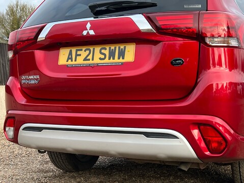 Mitsubishi Outlander PHEV DYNAMIC 17