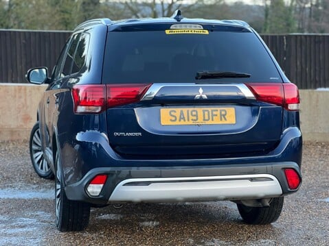 Mitsubishi Outlander DESIGN 11