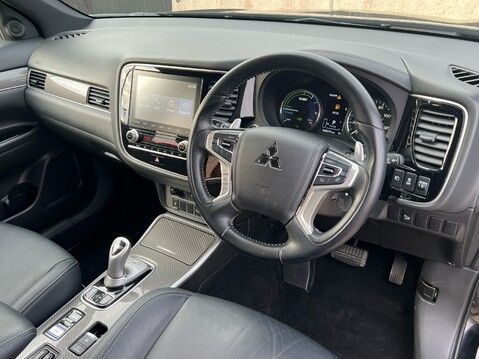 Mitsubishi Outlander PHEV DYNAMIC 30