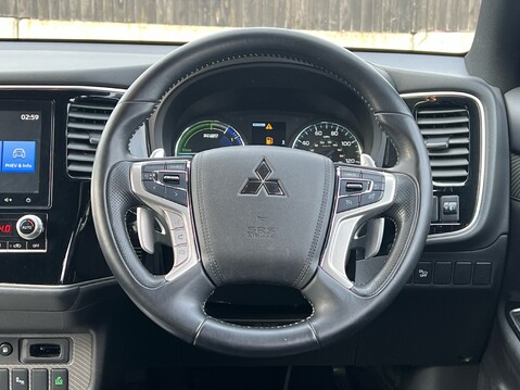 Mitsubishi Outlander PHEV DYNAMIC 31