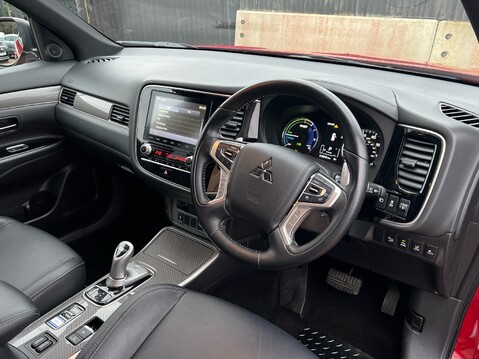 Mitsubishi Outlander PHEV DYNAMIC SAFETY 31