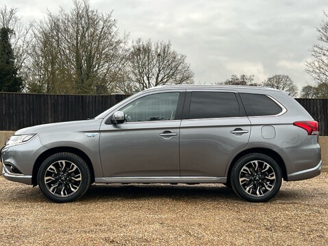 Mitsubishi Outlander PHEV 4HS 6