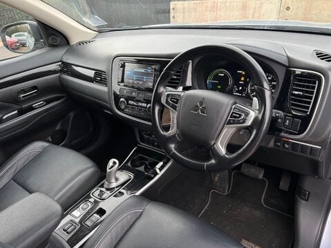 Mitsubishi Outlander PHEV 4H 3