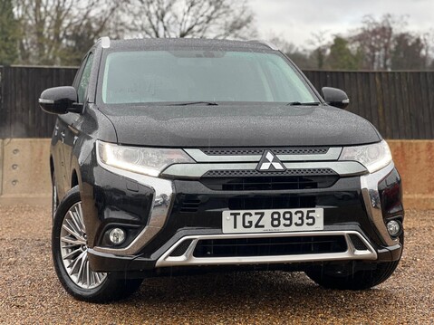 Mitsubishi Outlander PHEV DESIGN 1