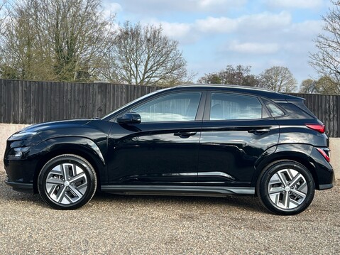 Hyundai KONA SE CONNECT 6