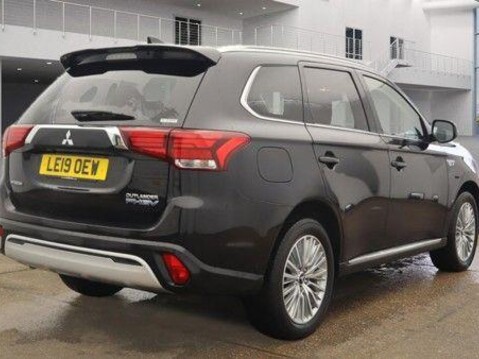 Mitsubishi Outlander PHEV JURO 4