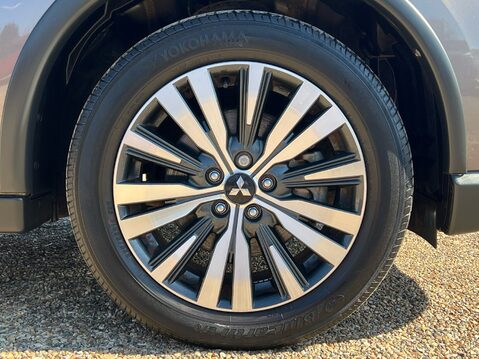 Mitsubishi Outlander DESIGN 4