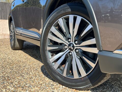 Mitsubishi Outlander DESIGN 13