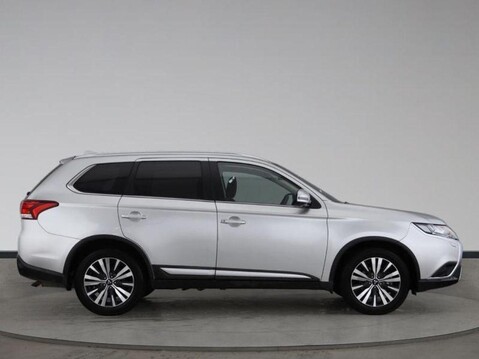 Mitsubishi Outlander EXCEED 3