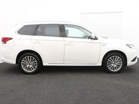 Mitsubishi Outlander PHEV DESIGN 4