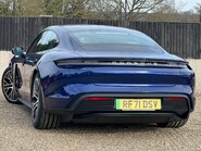Porsche Taycan BASE 2