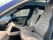 Porsche Taycan BASE 3