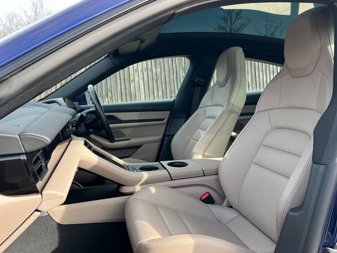 Porsche Taycan BASE 3