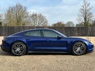Porsche Taycan BASE 5
