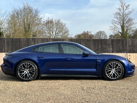 Porsche Taycan BASE 5