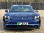 Porsche Taycan BASE 7
