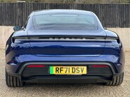 Porsche Taycan BASE 8