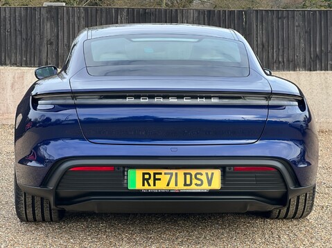 Porsche Taycan BASE 8