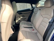 Porsche Taycan BASE 9