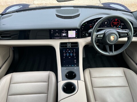 Porsche Taycan BASE 10